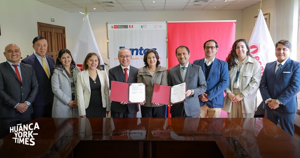 Juntos Y Esan Firman Convenio Para Entregar Becas A J Venes Para