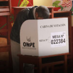 Ciudadanos de todo el Perú podrán ejercer el derecho al voto con el DNI vencido, según resolución oficial del Reniec.