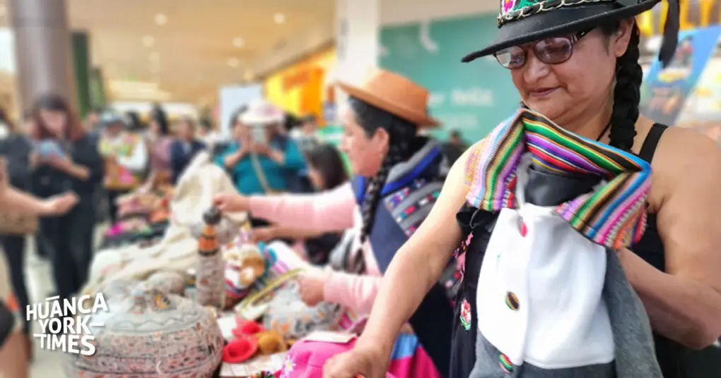 El huaylarsh también promueve actividades económicas como la artesanía