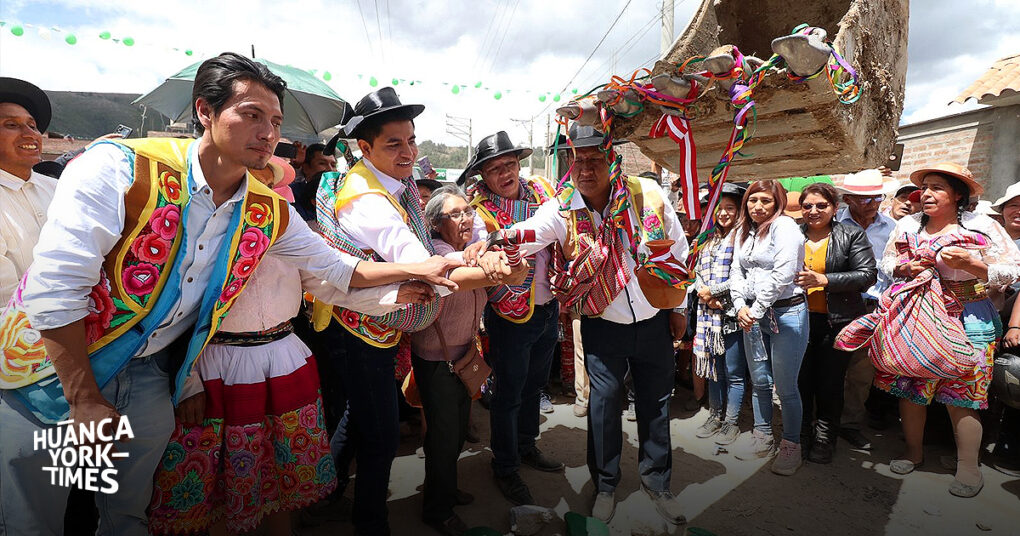 Agua potable: alcaldes inauguran pozo tubular de Azapampa