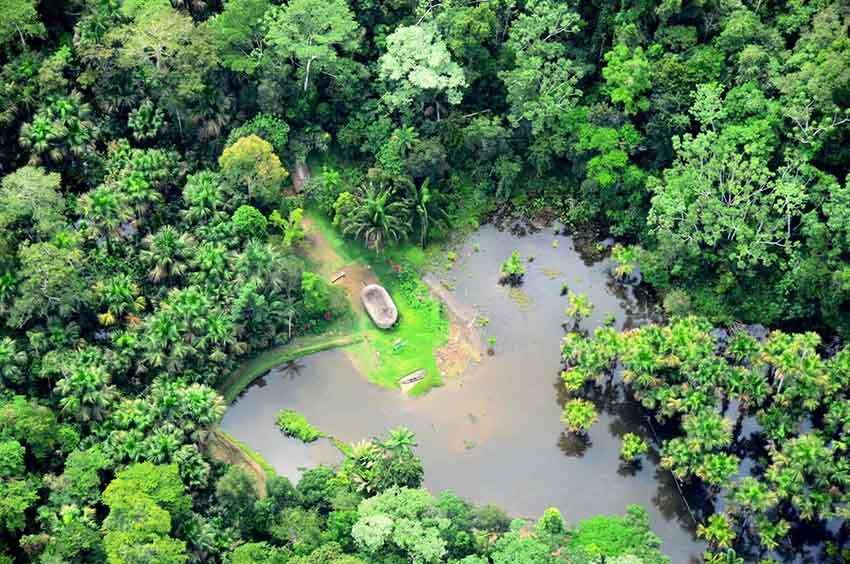 Una maloca awajun en Kampankis, en la Amazonía norte de Perú. Foto: Álvaro del Campo