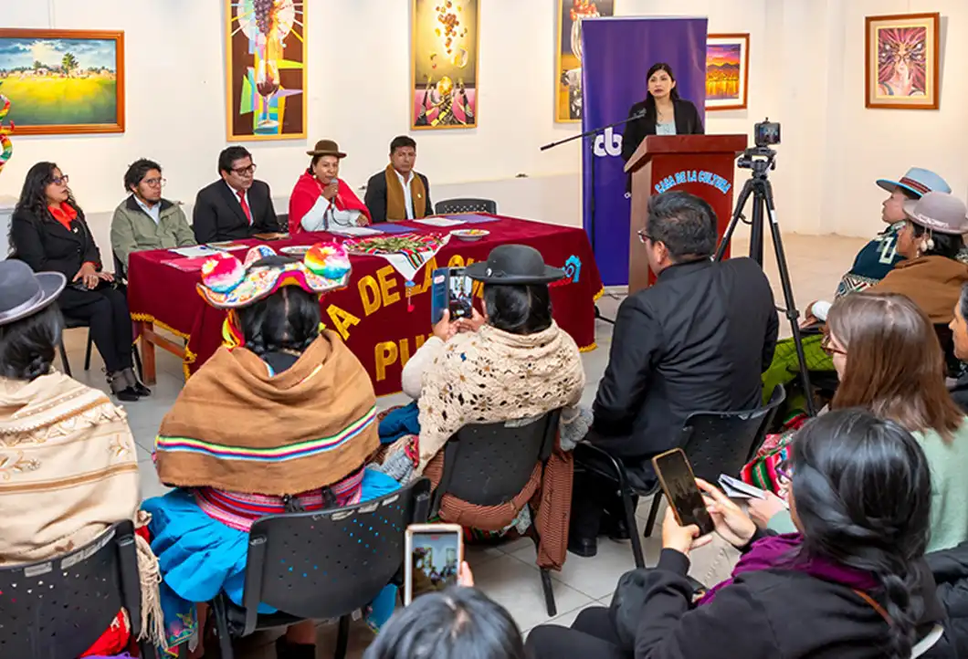 Soraya Poma en conferencia de setiembre de 2025, durante la presentación de la ordenanza que reconoce al Lago Titicaca como sujeto de derechos. (Foto: Difusión)