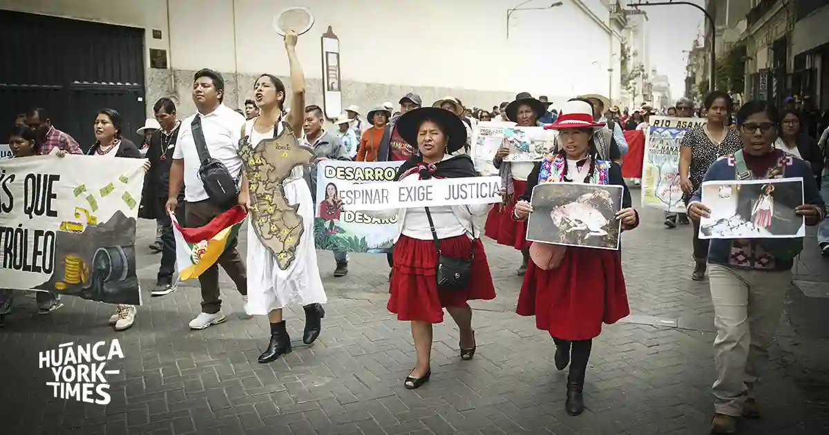 Ciudadanos afectados por metales tóxicos generados por las actividades extractivas realizaron nueva movilización en el centro de Lima. Foto: Difusión