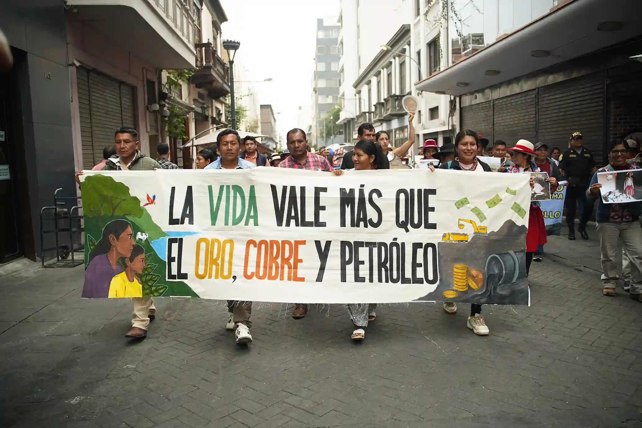 Ciudadanos en movilización por el centro de Lima. (Foto: Difusión)
