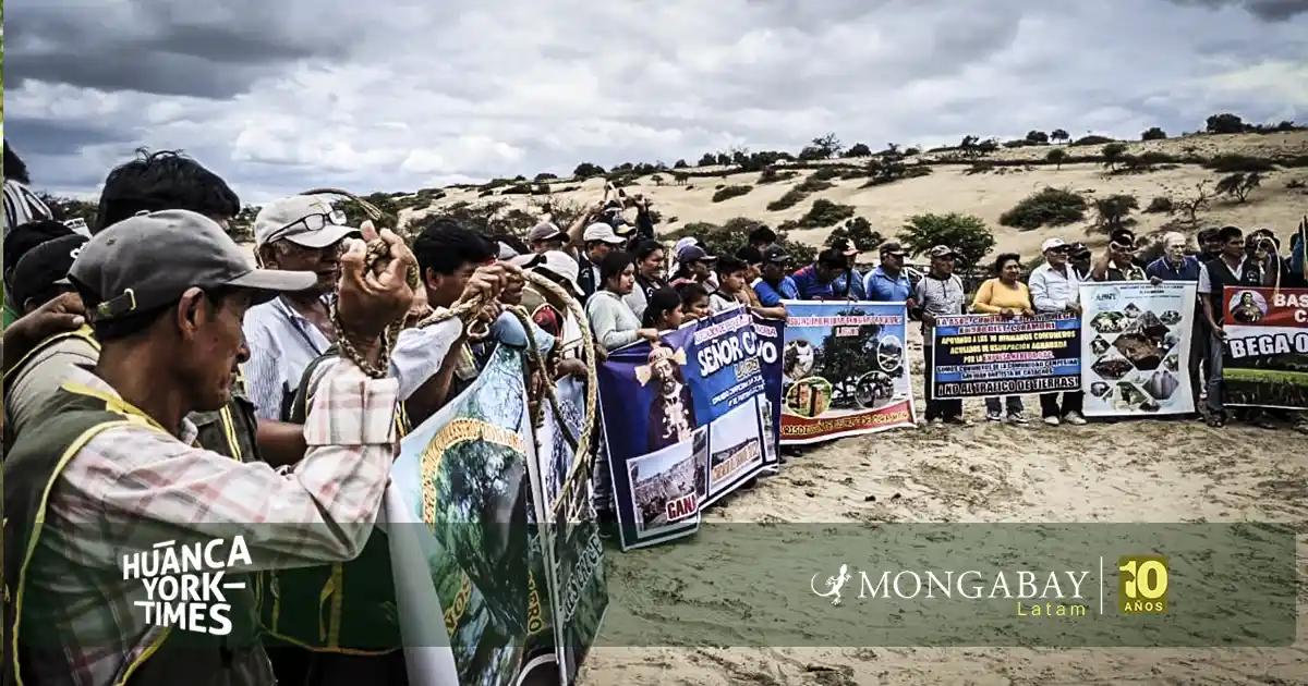 Miembros de la comunidad San Juan Bautista de Catacaos durante una movilización en defensa de su territorio. Foto: cortesía Diana Culupú Inga