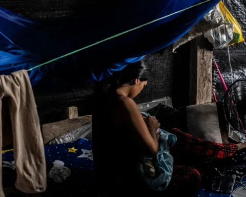 la contaminación alcanza a las gestantes y a los niños a través del agua y los alimentos. Foto: Max Cabello